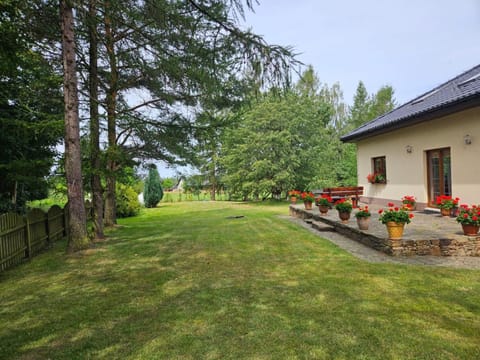 Property building, Spring, Day, Natural landscape, Garden, Garden view