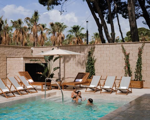 Pool view, Swimming pool, sunbed