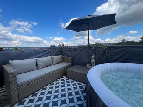 Pretty Home Rooftop Jacuzzi Apartment in Chemnitz