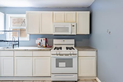 Kitchen or kitchenette, oven, stove