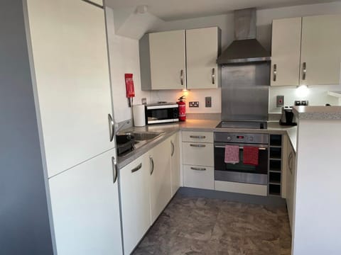 3 Bedroom - Wallis Square Farnborough Apartment in Farnborough