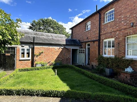 Huntershields Country Manor Villa in Daventry District