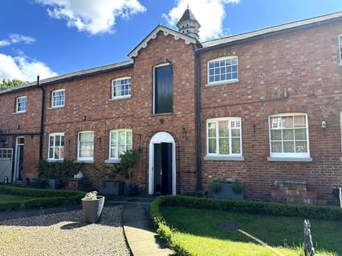 Huntershields Country Manor Villa in Daventry District