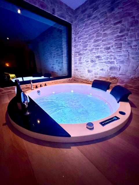 Hot Tub, Spa and wellness centre/facilities