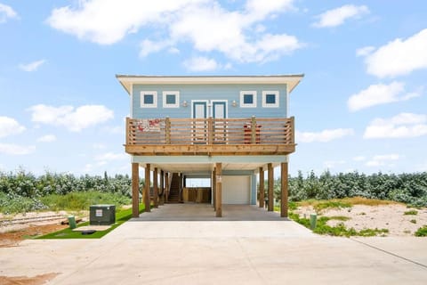 Property building, Facade/entrance, Day