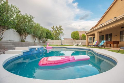 Scottsdale Paradise Poolside with Hot Tub & Gym House in Scottsdale