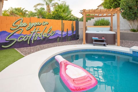 Scottsdale Paradise Poolside with Hot Tub & Gym House in Scottsdale