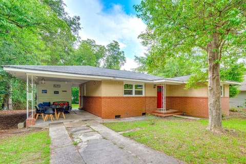 Warner Robins Home with Yard 2 Mi to Air Force Base House in Warner Robins