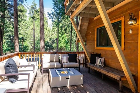 Hb Hideawaybohemian Treehouse Vibes House in Shaver Lake