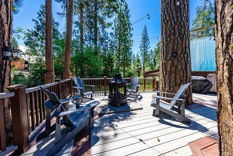 The Knotty Sparrowlarge Deckprime Location House in Shaver Lake