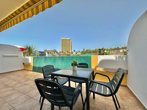 View (from property/room), Balcony/Terrace, Dining area