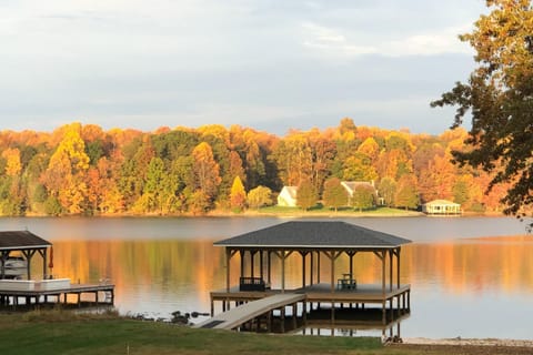 Screened Deck and Dock Waterfront Lake Anna Home! House in Lake Anna