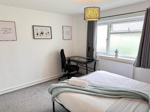 Colchester City Charm With Free Parking and WIFI Apartment in Colchester