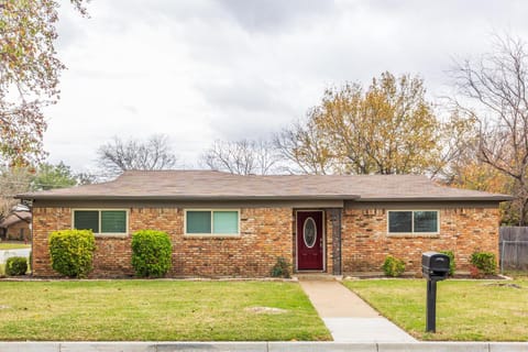 Peace & Quiet House in North Richland Hills