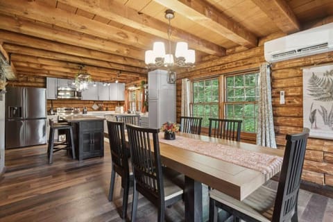 Cabin Life, Saratoga Springs House in Saratoga Springs