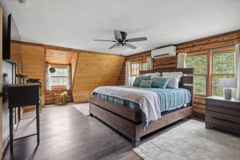 Cabin Life, Saratoga Springs House in Saratoga Springs