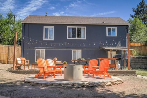 Executive Rental 30 day w Wifi & FirePit & BBQ House in Colorado Springs