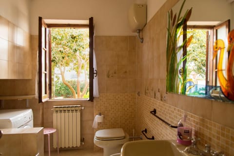 Appartamento in Villa Apartment in Terracina