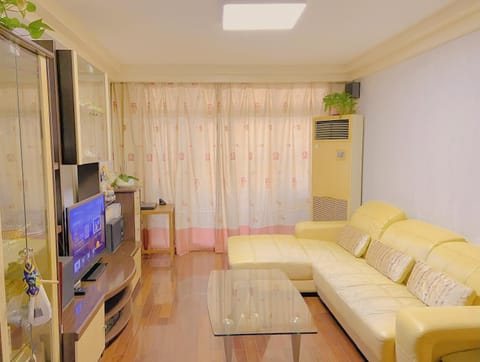 Communal lounge/ TV room, TV and multimedia, Living room, Evening entertainment, air conditioner