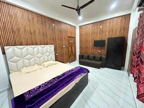 Communal lounge/ TV room, Bed, TV and multimedia, Photo of the whole room, Evening entertainment, Bedroom