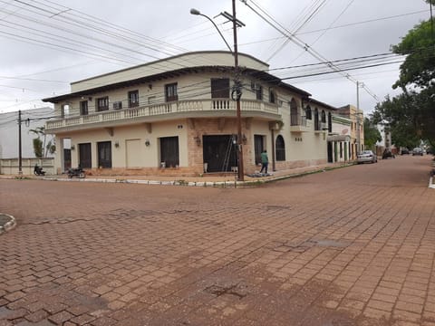 Property building, Facade/entrance, Day, Neighbourhood, Street view, Location