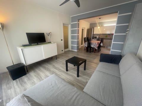 TV and multimedia, Living room, Dining area