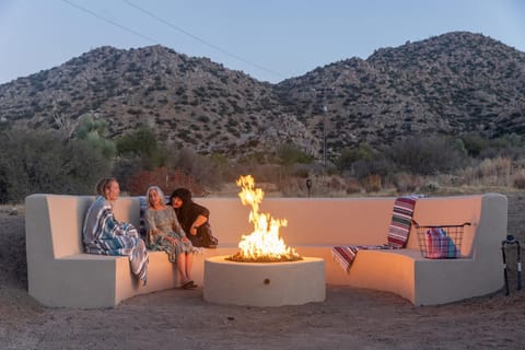 The Raven Epic Pool! House in Pioneertown