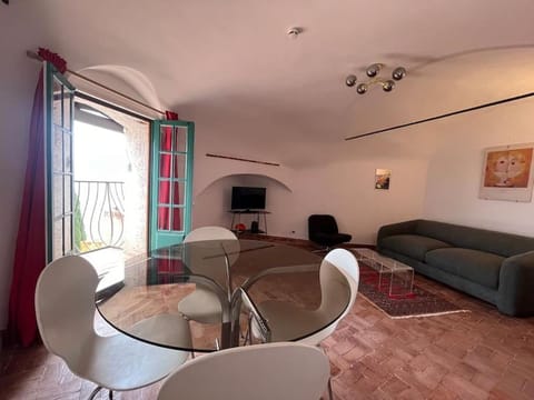 Appartement vue mer au cœur du vieux village Apartment in Roquebrune-Cap-Martin