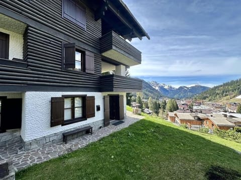 Property building, Natural landscape, Mountain view