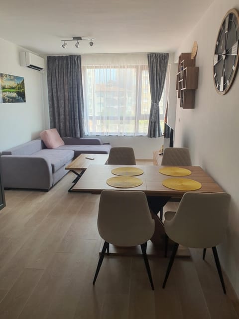 Bed, Living room, Seating area