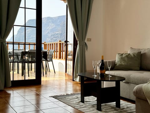 Living room, Seating area, Dining area, Mountain view