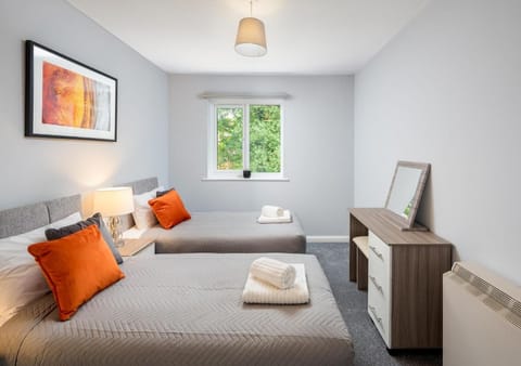 Crawley Thornhill 1 Bedroom Apartment with Free Parking by Sublime Stays Apartment in Crawley