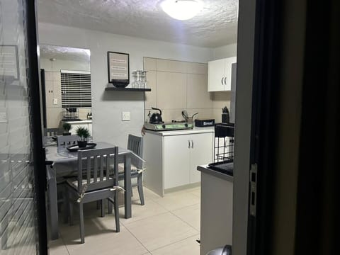 Kitchen or kitchenette, Dining area, stove