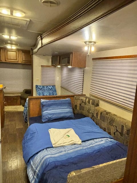 Rooms in Modern RV Trailer Home Campground/ 
RV Resort in Westmont