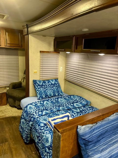 Rooms in Modern RV Trailer Home Campground/ 
RV Resort in Westmont