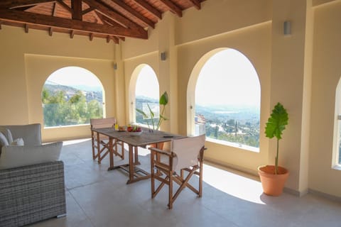 Natural landscape, View (from property/room), Balcony/Terrace, Seating area, Dining area, Mountain view