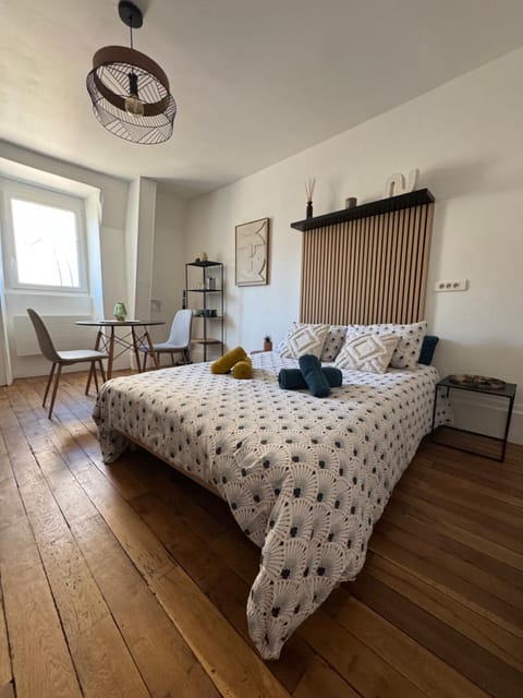 Bed, Living room, Seating area, Bedroom
