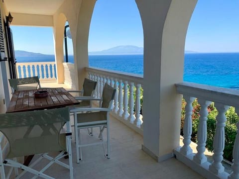 Patio, Natural landscape, View (from property/room), Balcony/Terrace, Seating area, Mountain view, Sea view