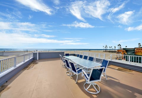 1404 W Oceanfront C House in Balboa Peninsula