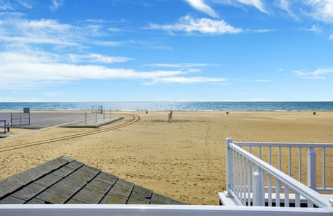 1404 W Oceanfront C House in Balboa Peninsula