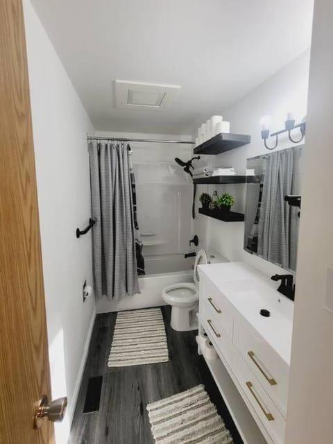 Shower, Bathroom, Photo of the whole room, Bath, towels