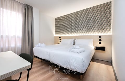 Hostal Nova Rooms by MyHouseSpain Bed and Breakfast in Gijón