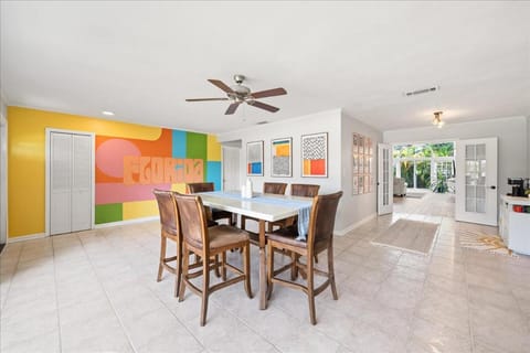 5B - Modern Pool - Game Room - Beachside - 7 Bed - Mural- AC - Washer Dryer Villa in Indian Harbour Beach