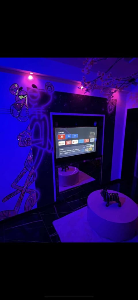 Le Pink Apartment in Aubervilliers