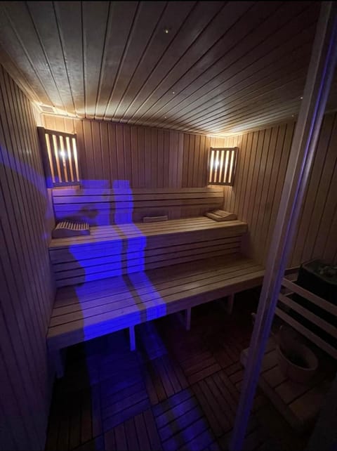 Le Pink Apartment in Aubervilliers