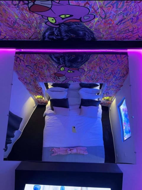 Le Pink Apartment in Aubervilliers