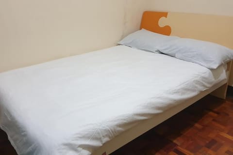 WholeHouse 3 Rooms with Parking Apartment in Quezon City