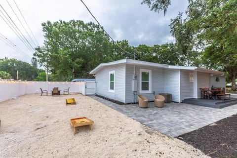 Cozy Getaway Home - near Siesta Key Beach House in Gulf Gate Estates