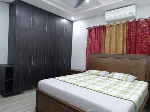 Bedroom, wardrobe, air conditioner