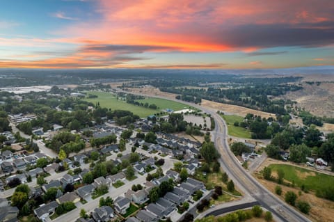 Neighbourhood, Natural landscape, Bird's eye view, Street view, Sunset